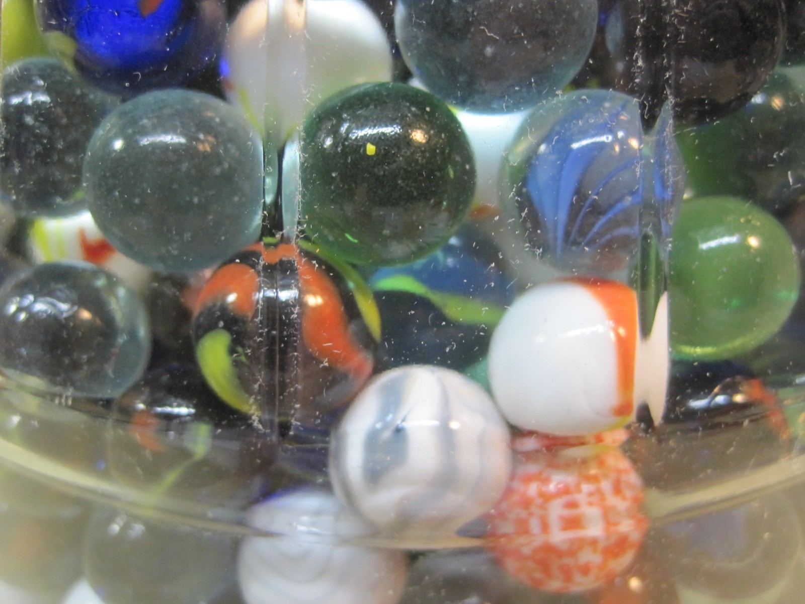 One Gallon Barrel Style Glass Jar Full of 5/8″ & 1″ Glass Marbles B8665