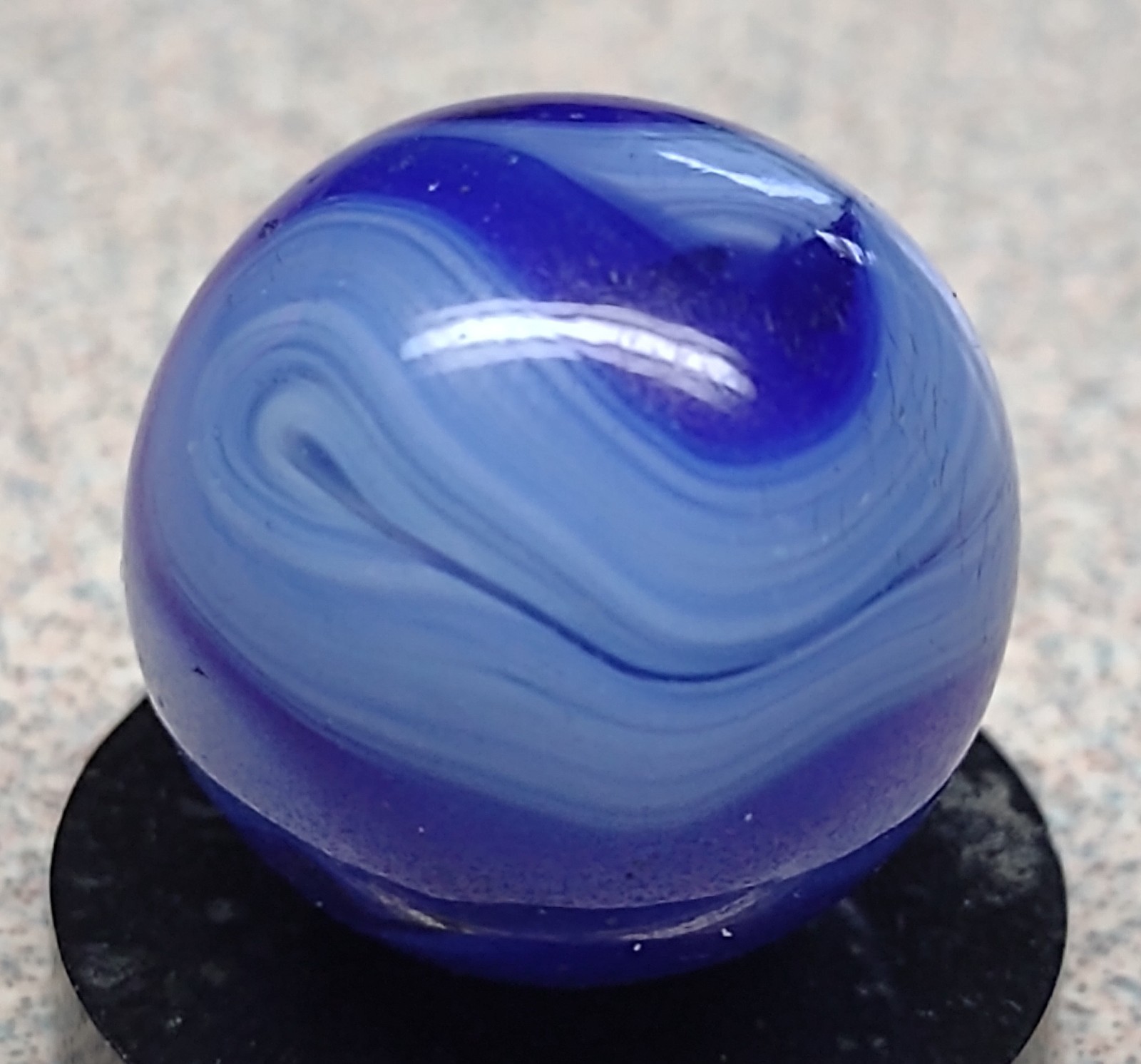 West Virginia Swirl marble-CAIRO? Jackson? ALLEY? .62″ NM+, Transp. Cobalt base