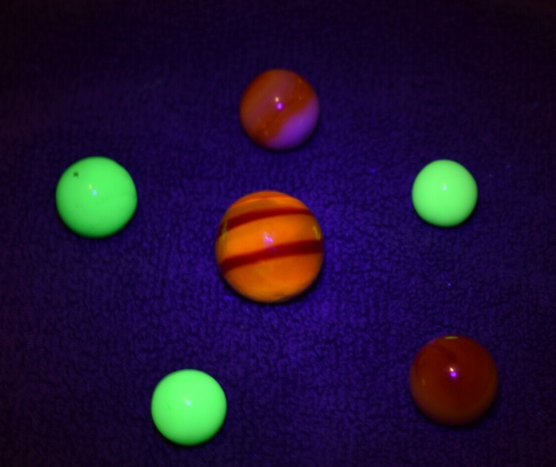 Vintage American UV Blacklight toy Marble lot of 5 Sizes range .593″ to 1.00″