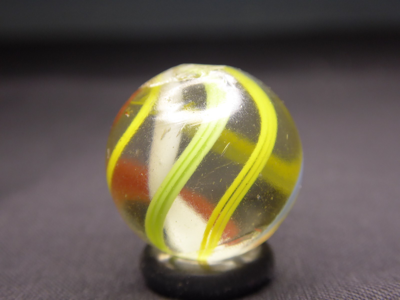 Antique Marble – Single White Ribbon – 18mm or 11/16ths – Mint/Mint-