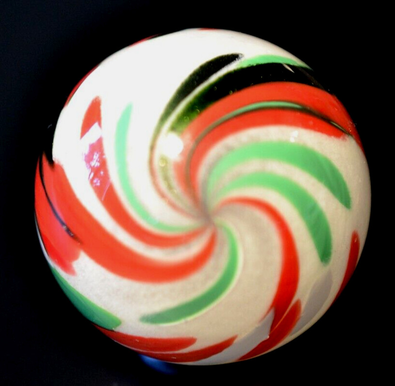 BRIAN TOSELAND GLASS MARBLE/1.797″-CHRISTMAS GUINEA-LIME GREEN UNDER BLACKLIGHT