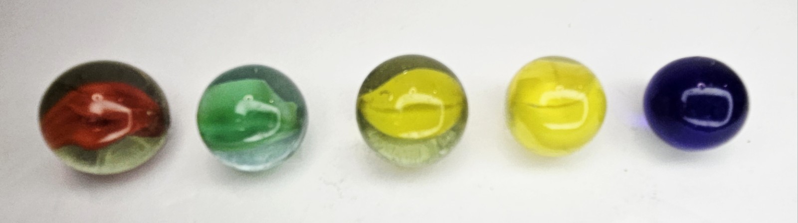 Vintage Glass Marble Lot of5 – 3 Large 1″ Shooters Red Green Yellow Swirl & Blue