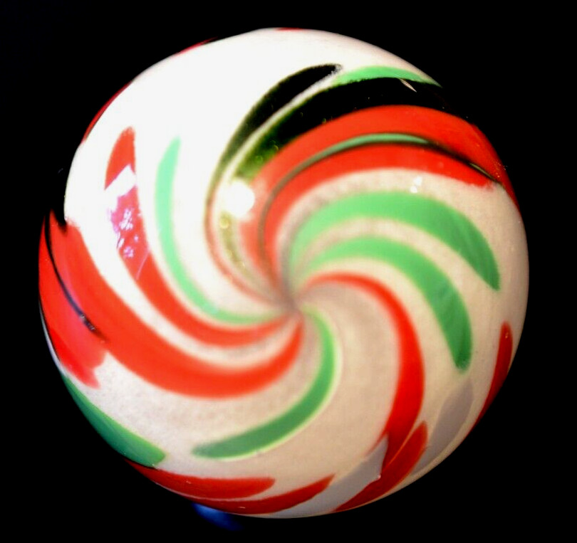 BRIAN TOSELAND GLASS MARBLE/1.797″-CHRISTMAS GUINEA-LIME GREEN UNDER BLACKLIGHT