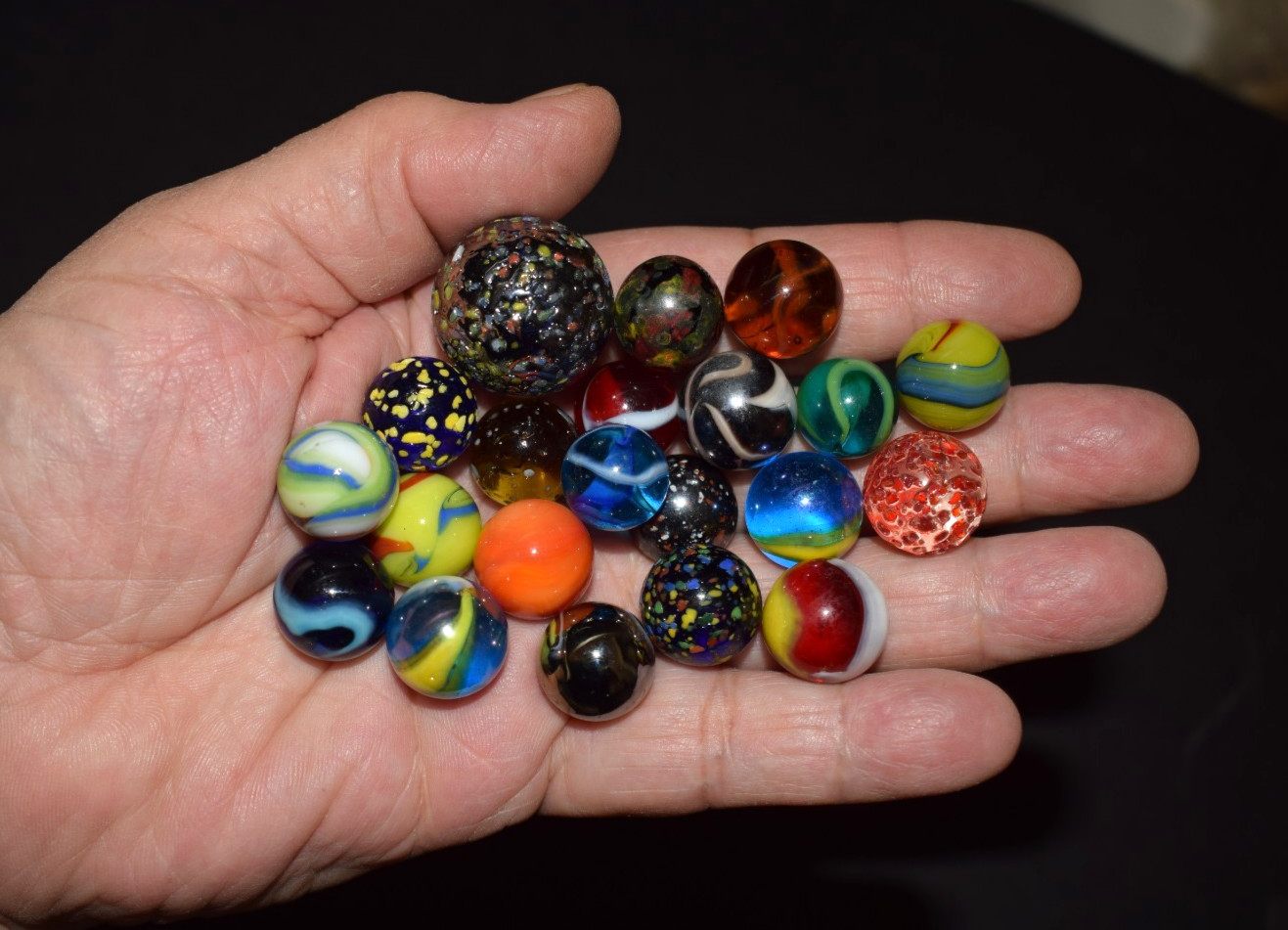 👵🧓👉Beautiful lot of 21 Retired VACOR mixed collector’s marbles size .625″ M