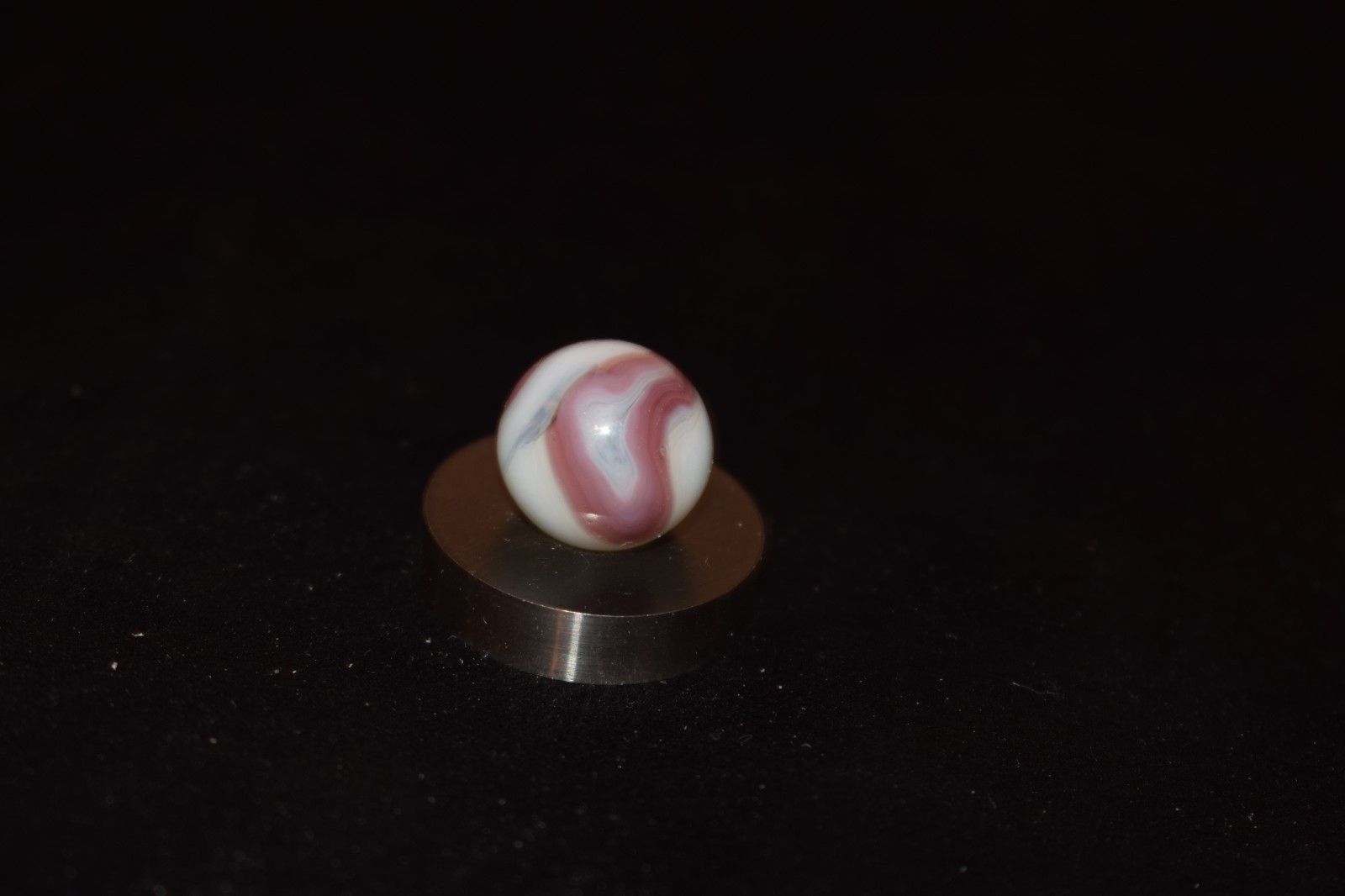 ⭐Vintage Alley/Ravenswood Lavender Opalescent Base Marble Size .625″=5/8″ MINT