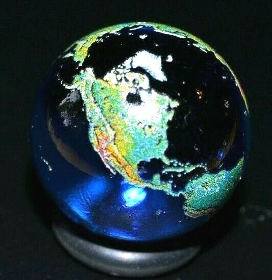 ART GLASS MARBLE/.858″-GEOGRAPHICALLY CORRECT WORLD GLOBE SHOOTER-TRANS.SAPPHIRE