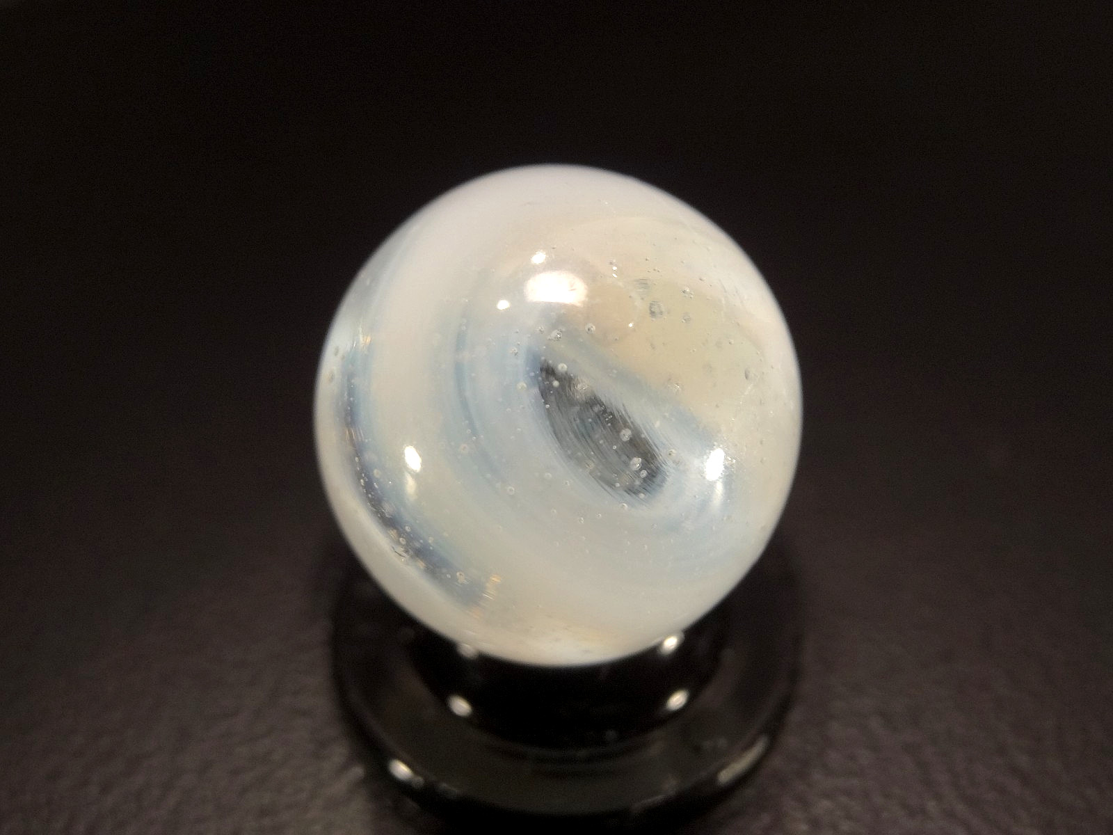 AKRO AGATE “WHITE-BLUE SNAKE ” 🐍 on MOONIE GLASS 🌛 RARE – VHTF WET MINT