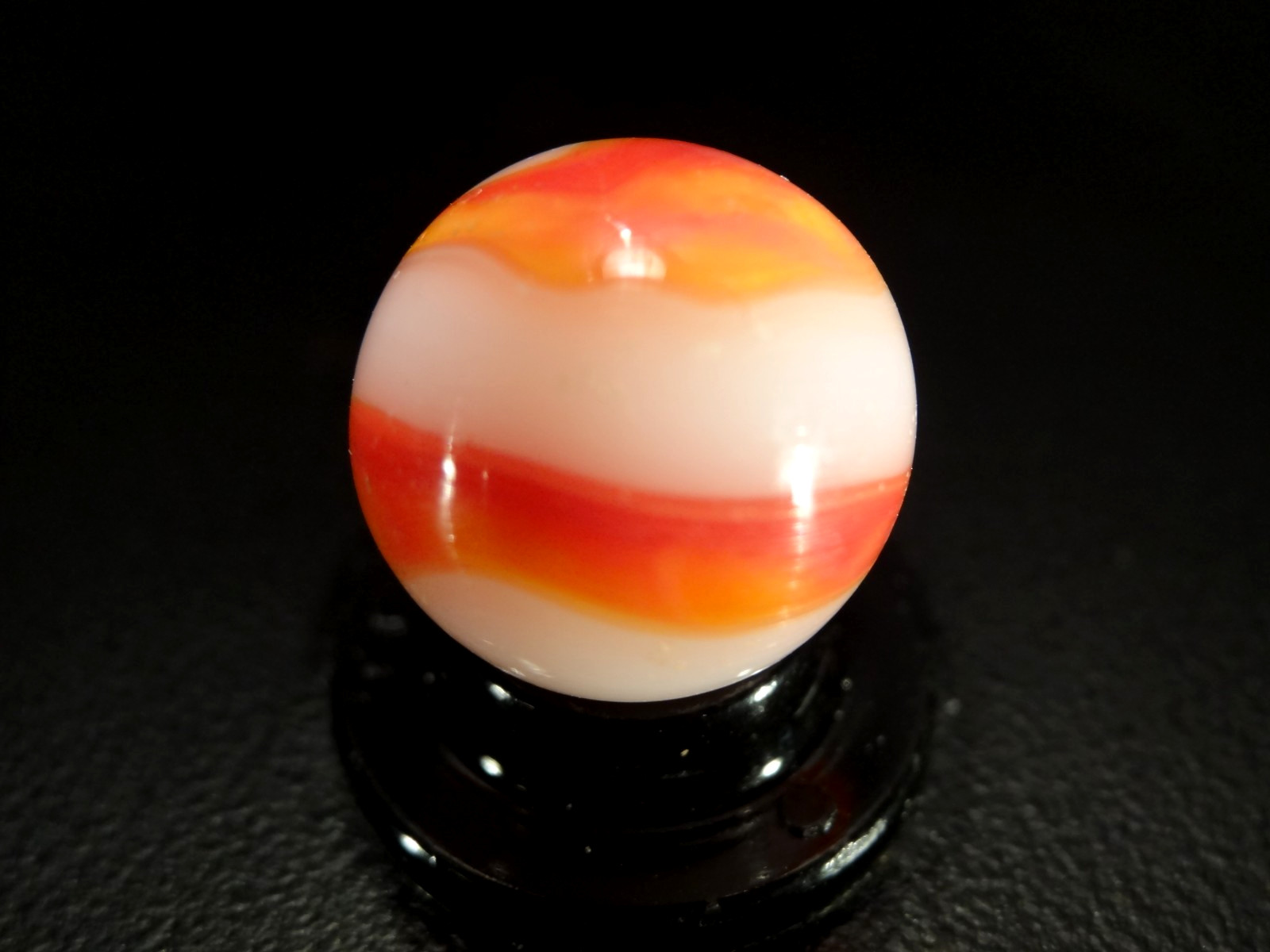 AKRO AGATE BLEEDING ORANGE w/PINK TONES RARE (personal collection) WET MINT