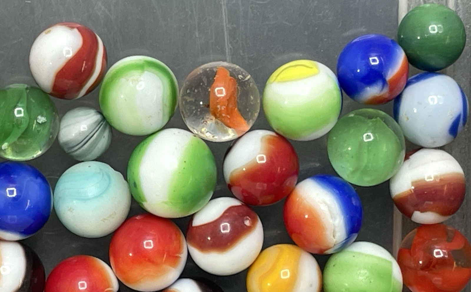 VINTAGE MARBLES LOT 50 pc AKRO AGATE MARBLE KING PELTIER PATCH SWIRL a