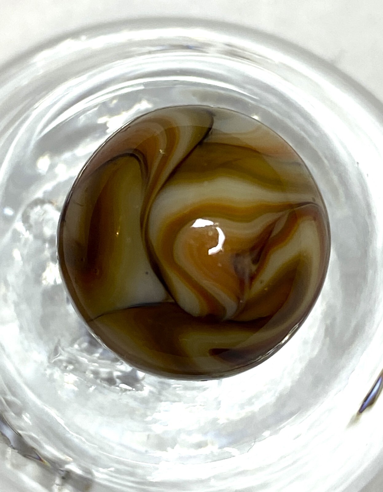 OLDER CHAMPION AGATE OPAQUE BASE WHITE BASE SWIRL NM+/- .60″ M256