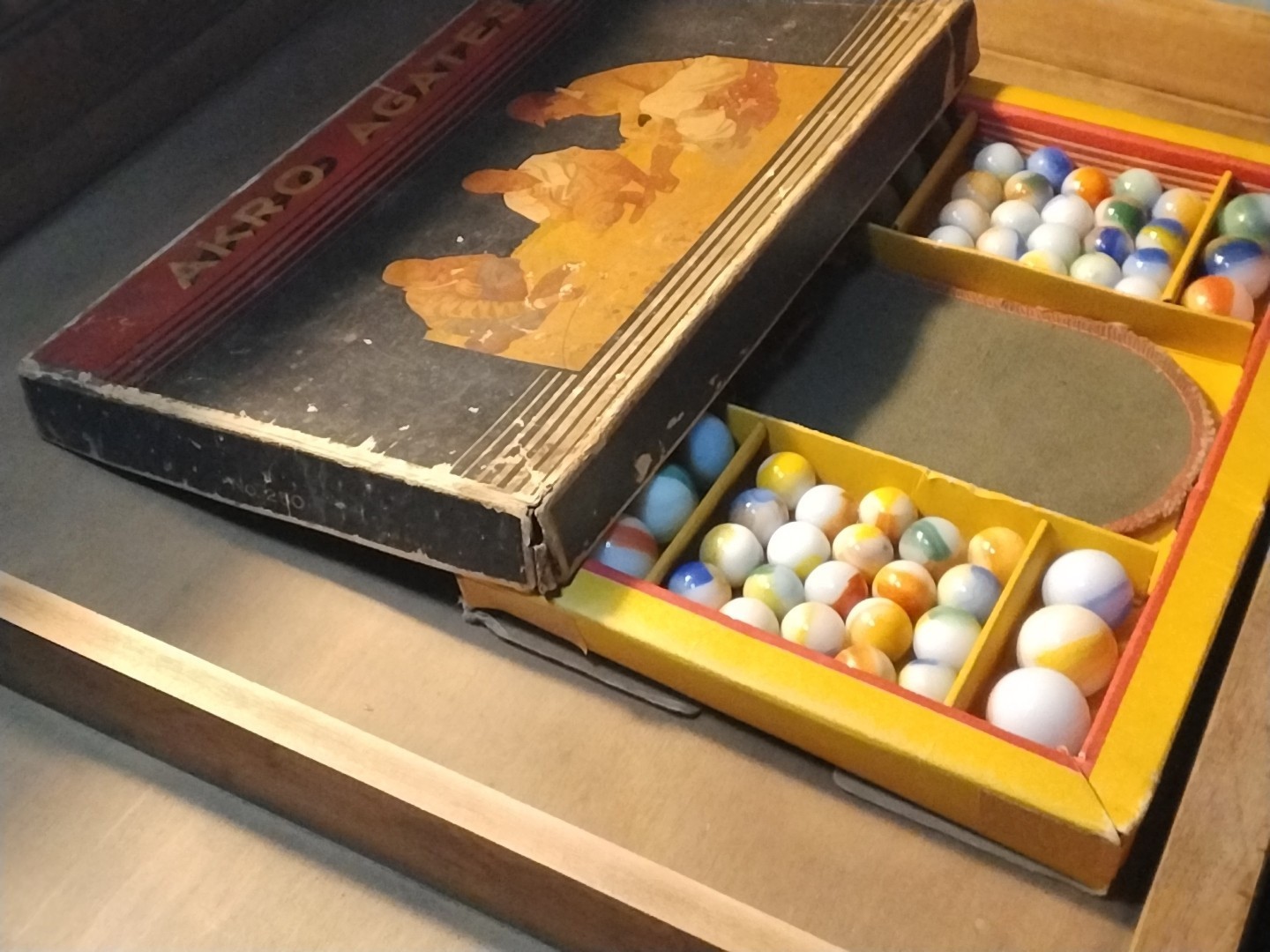 Original Vintage Akro Agate Box #250 With Marbles & Pouch Complete 1930’s Set