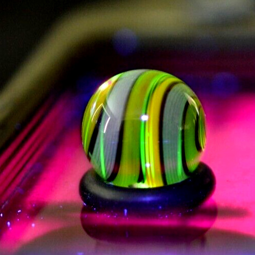 BRYAN TRILLAS GLASS MARBLE/.574″-BUTTERNUT & MILK BLACKLIGHT-LIME,MILKY WHITE +