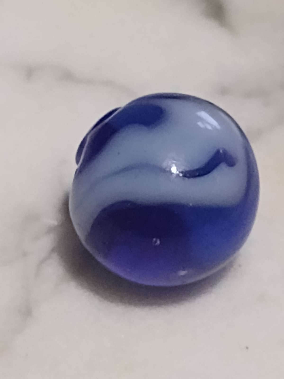 🎁Vintage Blue & White Swirl Marble .62 Very Good Condition