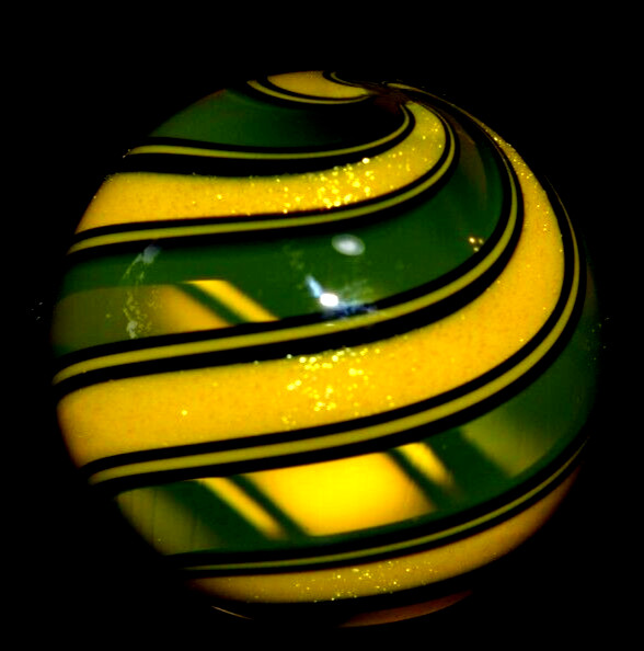 HOT HOUSE GLASS MARBLE/1.430″-SUNFLOWER DICHROIC STRIPE-BLACK,TRANS.YELLOW