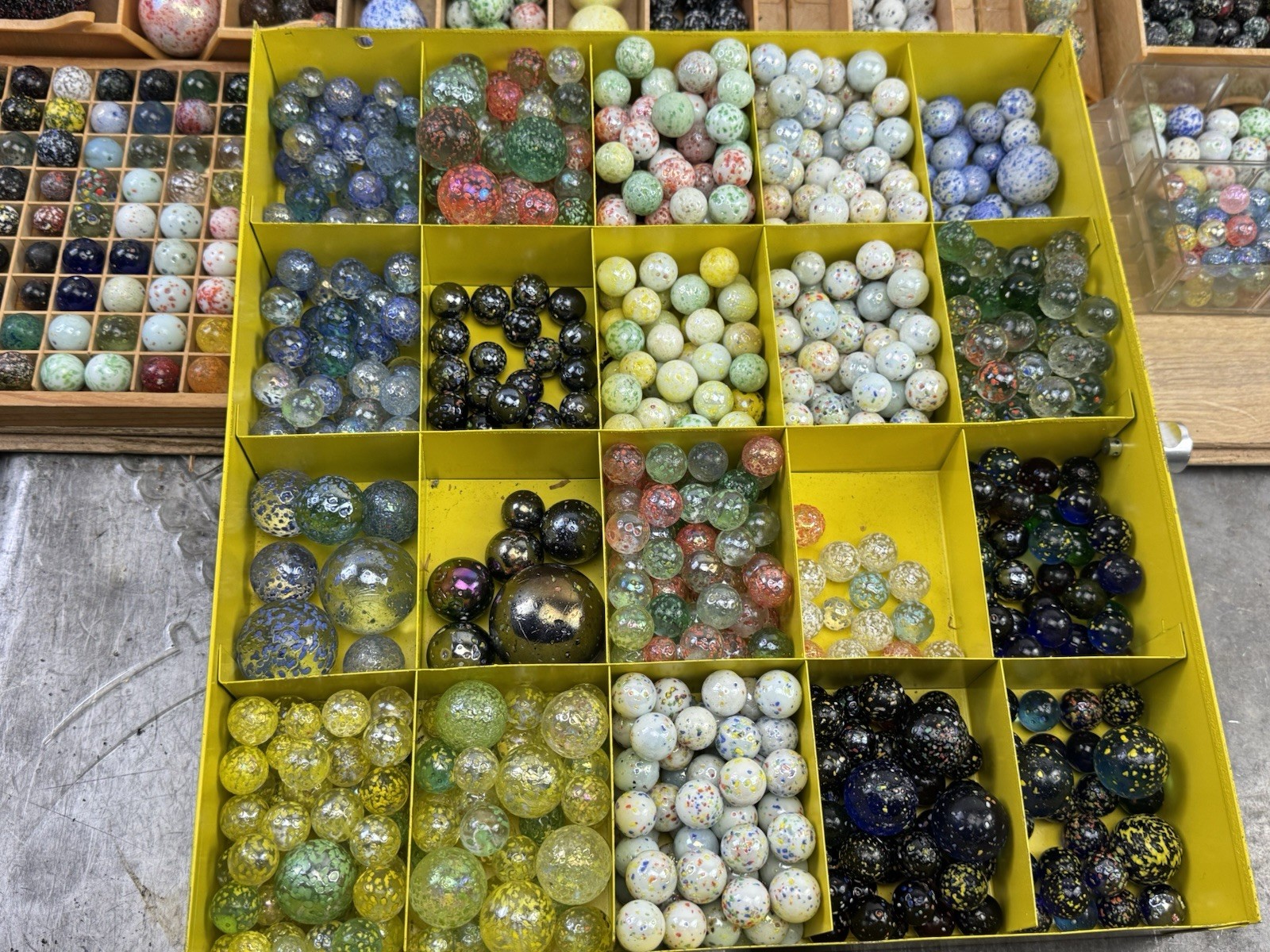 25 Handpicked Speckled Confetti Sparkles Blizzard type marbles – Vacor a.o.