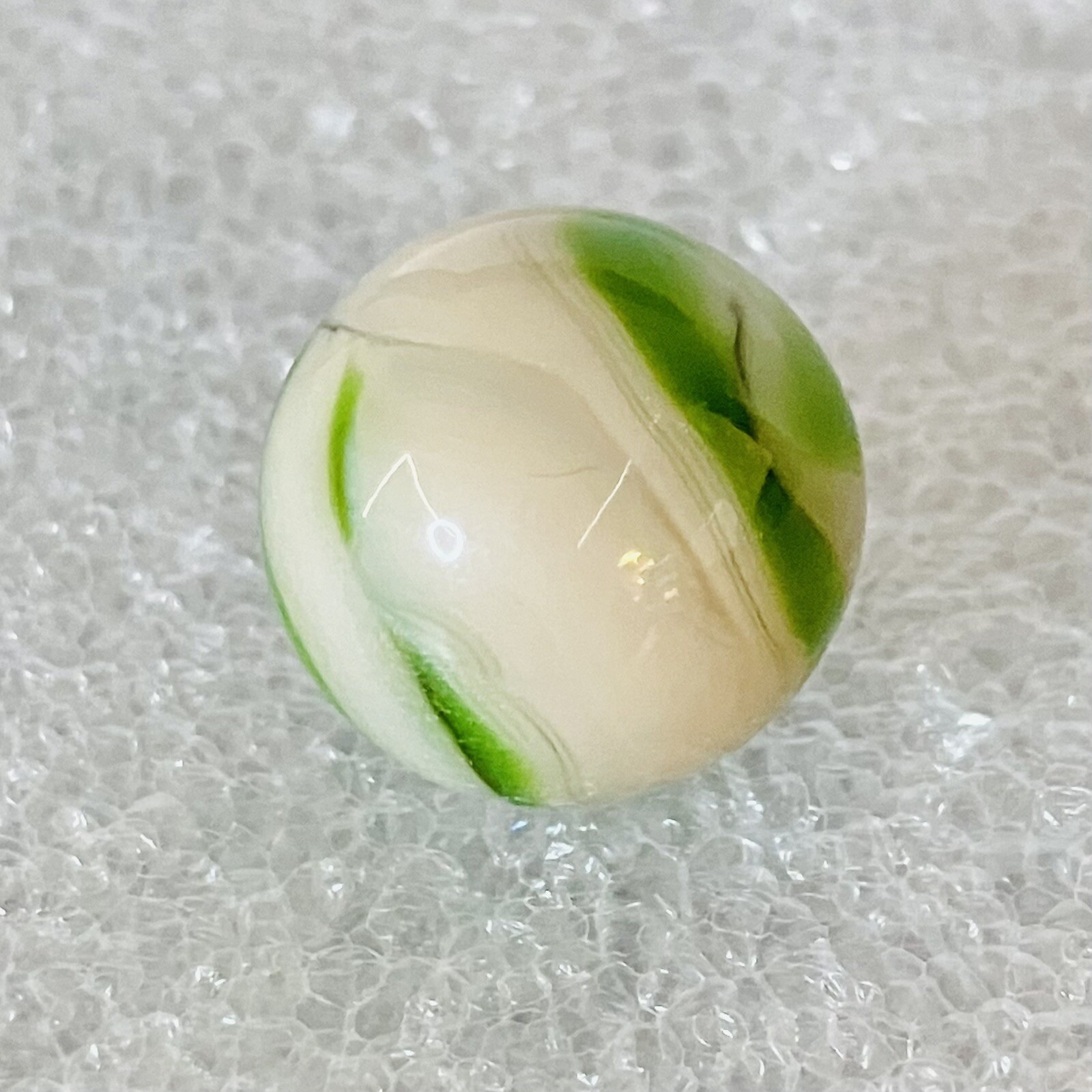 Ravenswood “R” Swirl Marble .63″ Wet NM+ Green White Clear