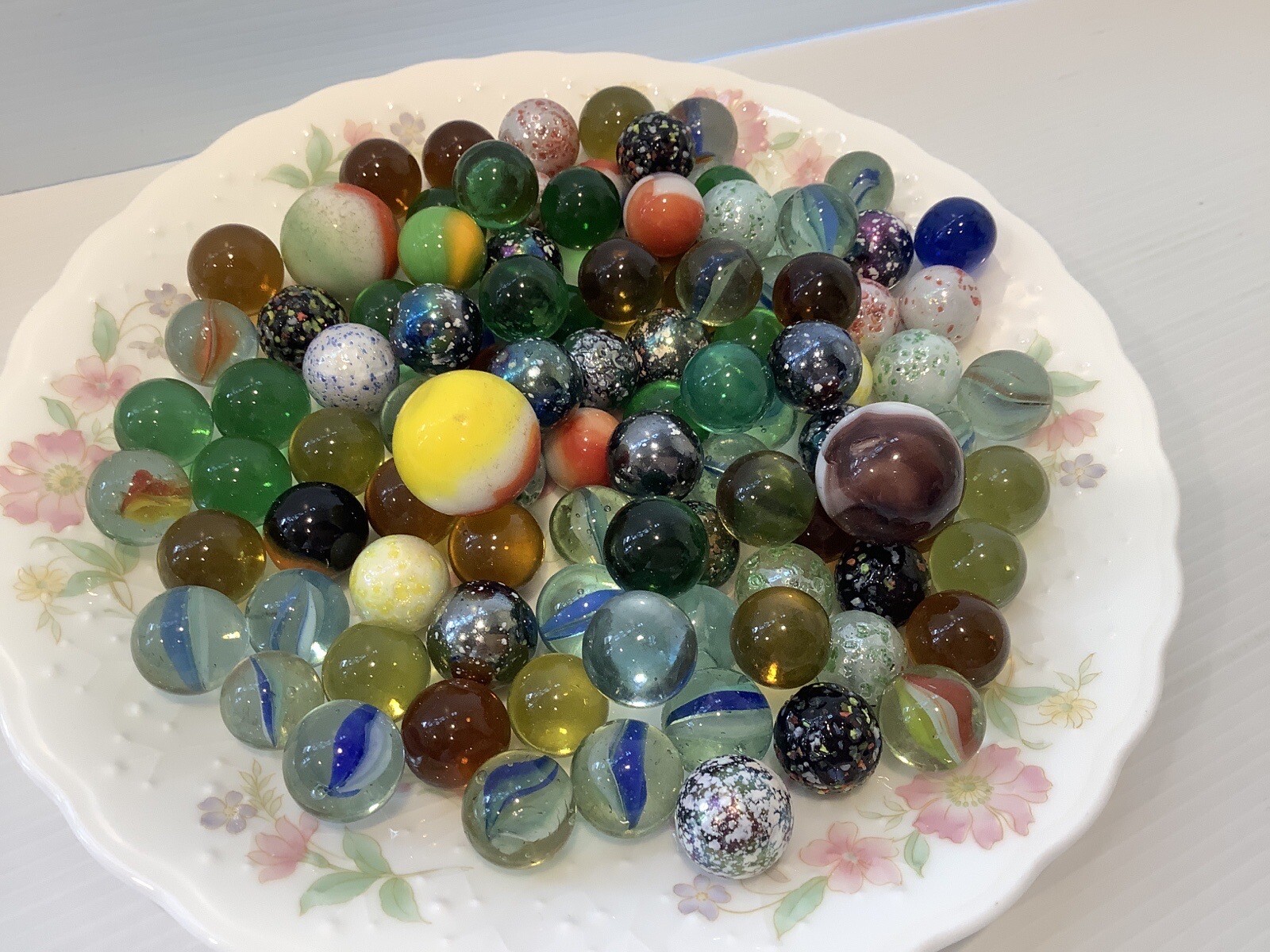 Marbles Glass In Large Candy Plastic Jar Lot 3 Toys Tom Bowlers