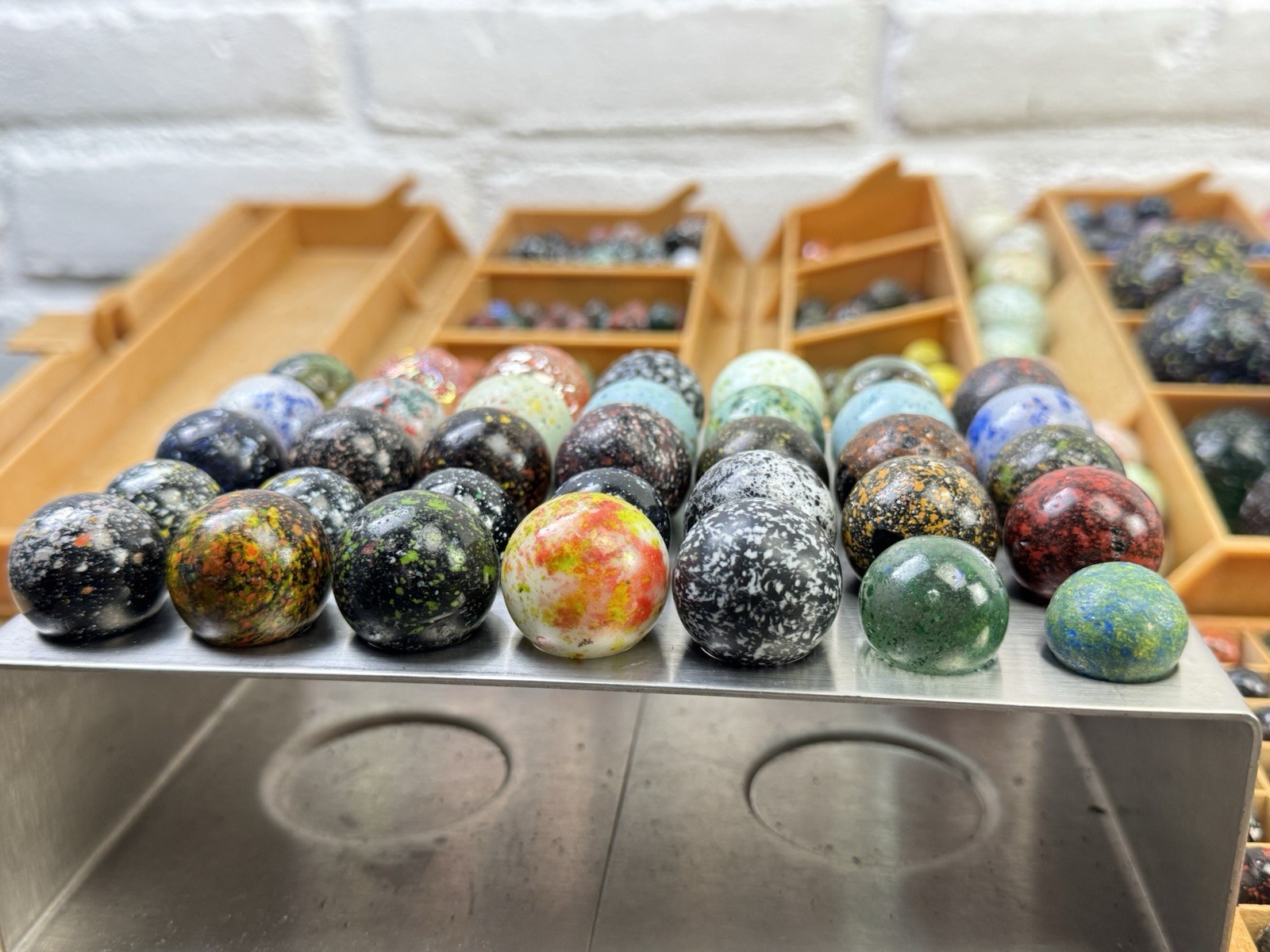 25 Handpicked Speckled Confetti Sparkles Blizzard type marbles – Vacor a.o.