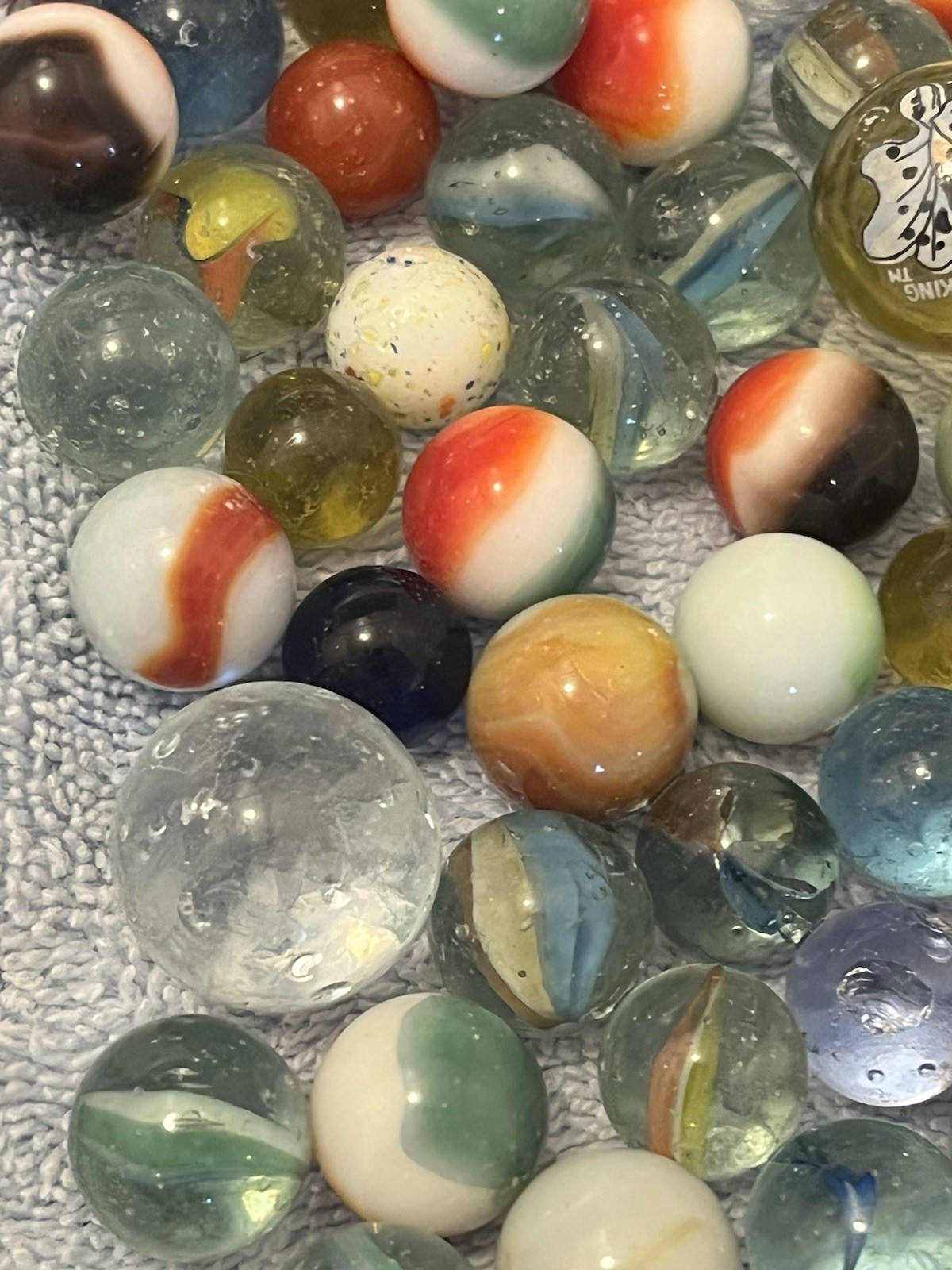 Jar of Vtg Marbles Beach Ball Cat Eyes Glass Shooters Mixed Lot 130 Various Cond