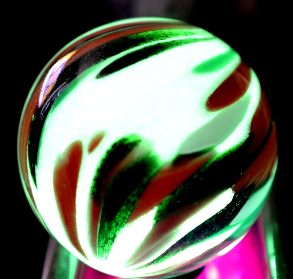 BRIAN TOSELAND GLASS MARBLE/1.797″-CHRISTMAS GUINEA-LIME GREEN UNDER BLACKLIGHT