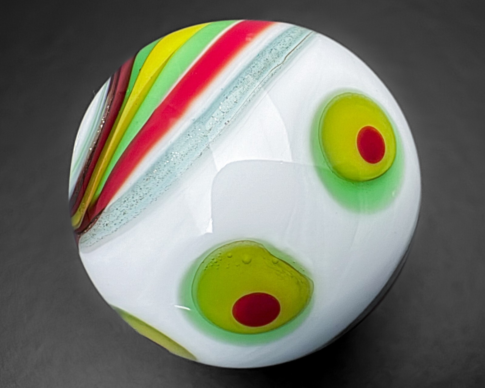 Greg Hoglin 1.12″ 2000 White Silver Green Spiral Handblown Art Glass Marble