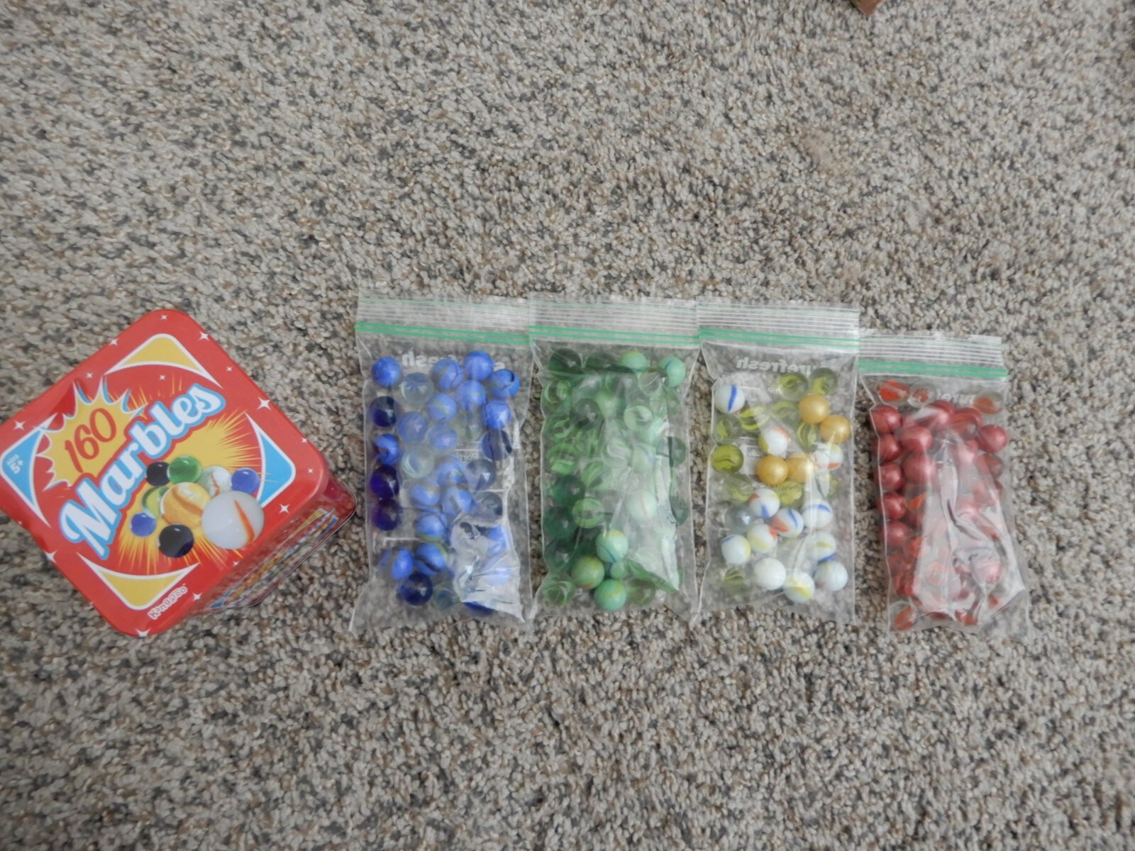 Kangaroo Marble Set – 160 Marbles Game with Tin Box