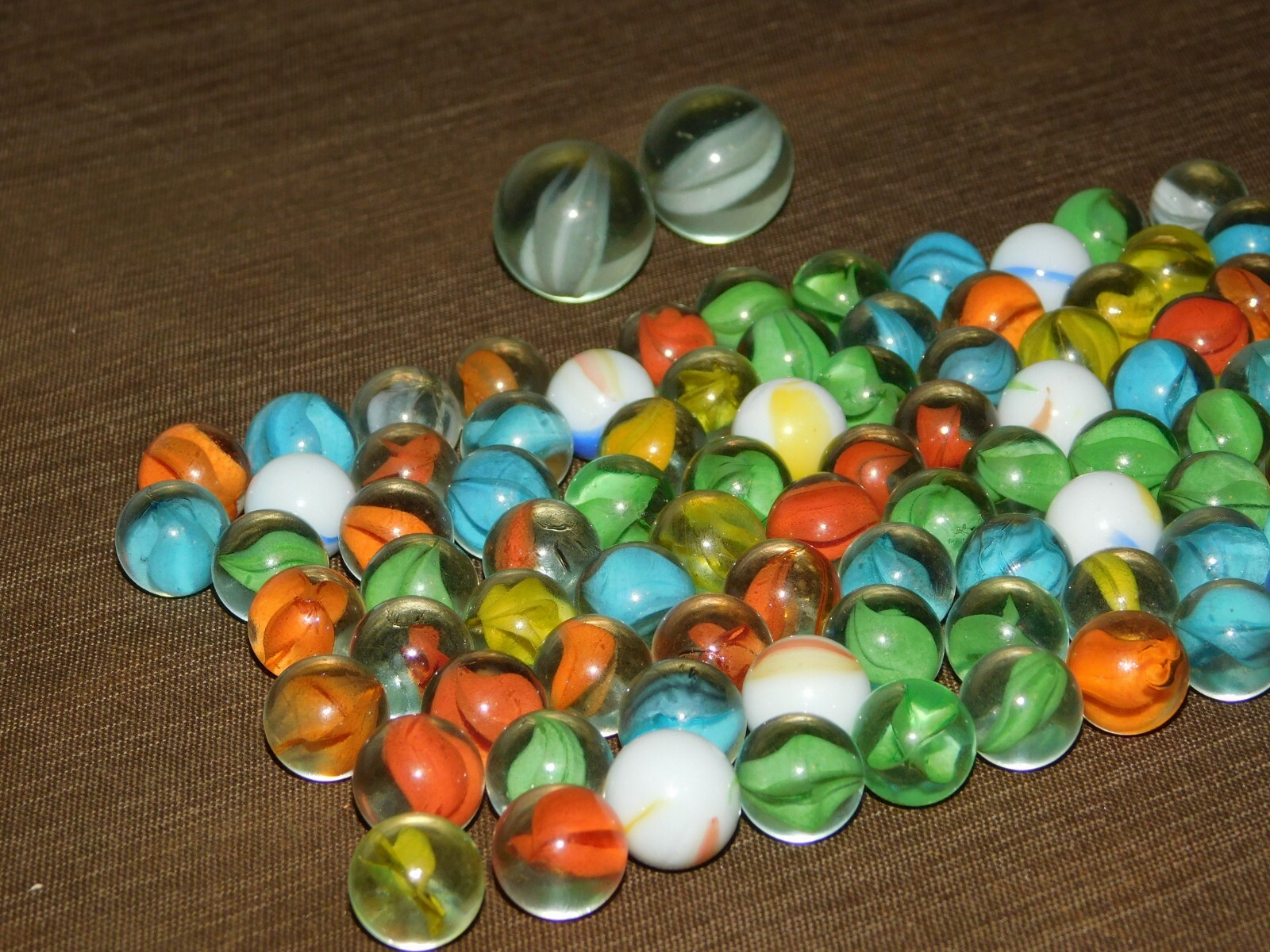 VINTAGE TOY 102 OLD MARBLES LOT