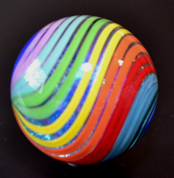 JAMES ALLOWAY GLASS MARBLE/2.423″-DICHROIC RAINBOW SWIRL #159-& STAND/WOW