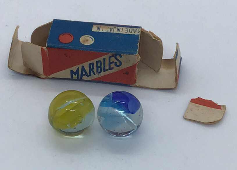 Vintage marble box with 2 marbles. 1”X 1/2” in good condition. Made in Japan.