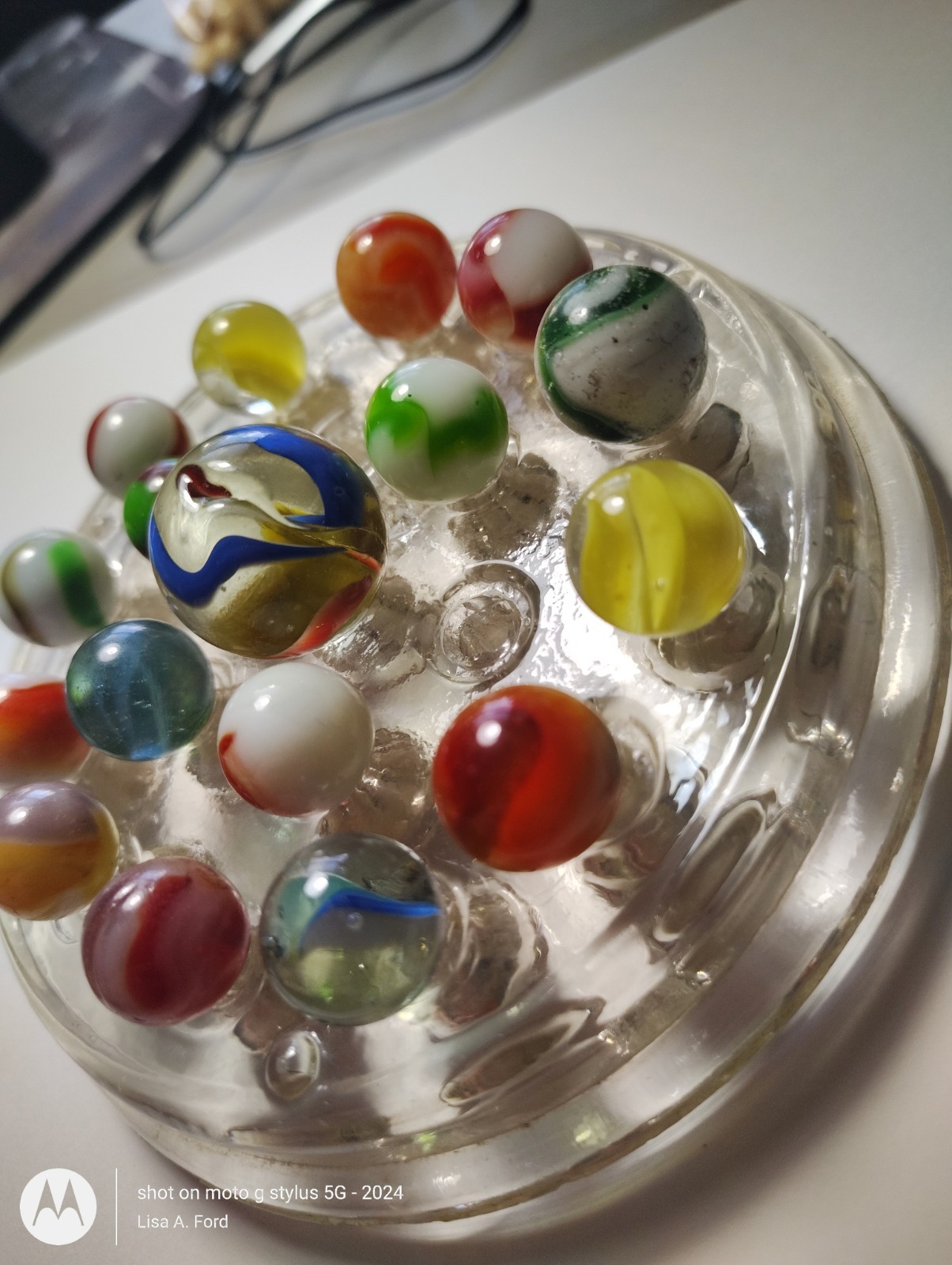 Vintage Lot 17 Akro Agate Peltier Alley Vitro Glass Marbles + 1″ Ribbon Shooter