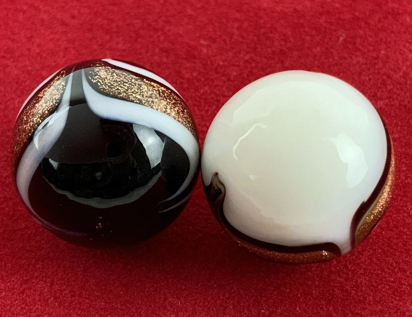 2 INSIGNIA 16mm Handmade Art Glass Black Banded Gold Lutz White Marbles + Stands