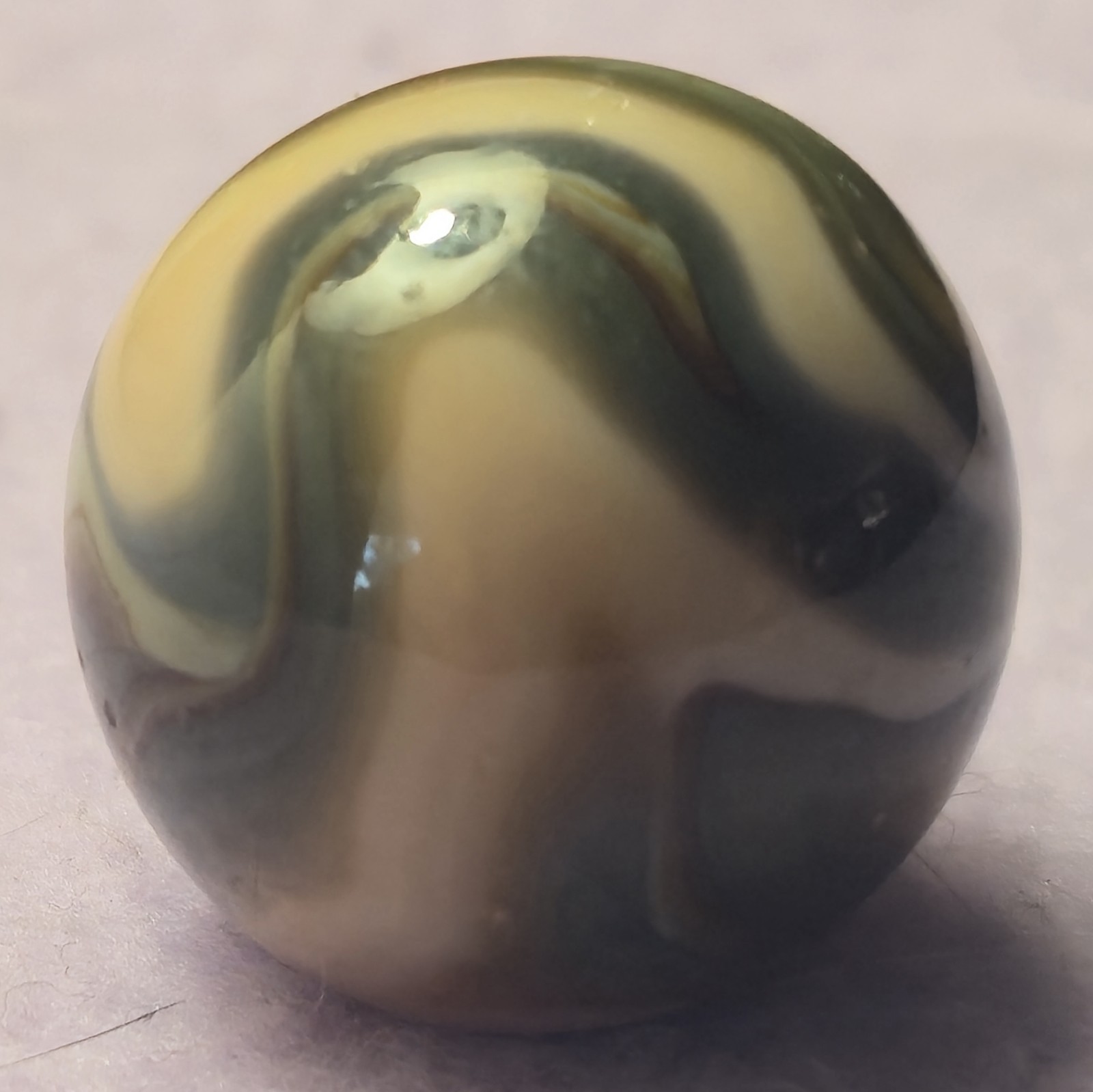 Vintage Ravenswood Novelty Works Shooter Marble .95″ Green Raven Mint Condition