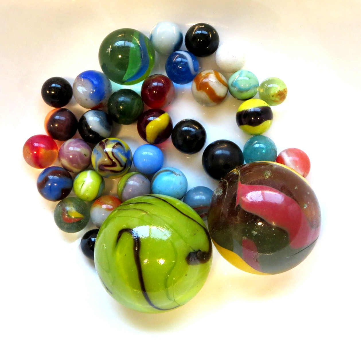 Vintage Lot of UNSORTED ~ 140+ / 2 lbs + Marbles Estate Sales Few Large Sizes