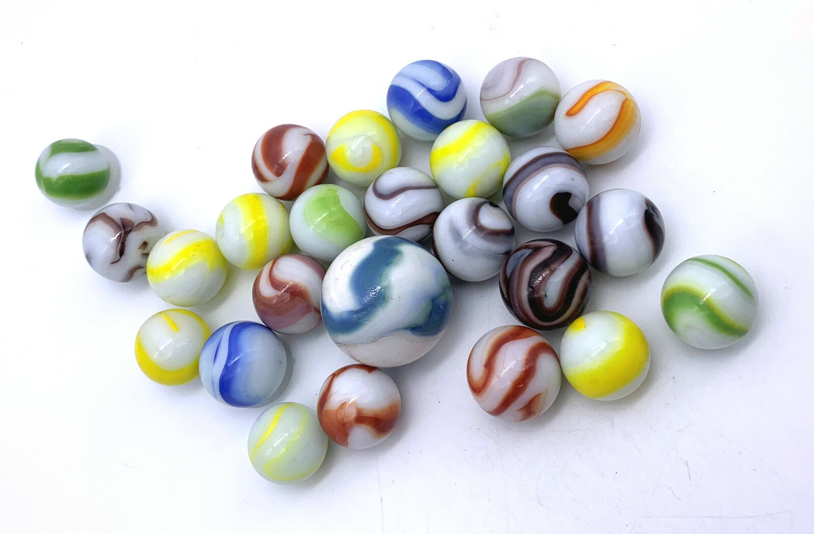 Net Bag 25 Old Fashion Glass Mega Marbles 24 Players & 1 Shooter 2003 Retired!