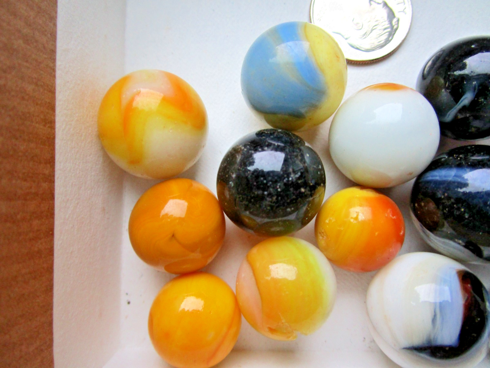 Vintage LOT OF 17 MARBLES Gray WHITE Brown ORANGE Green BLACK Yellow SWIRL