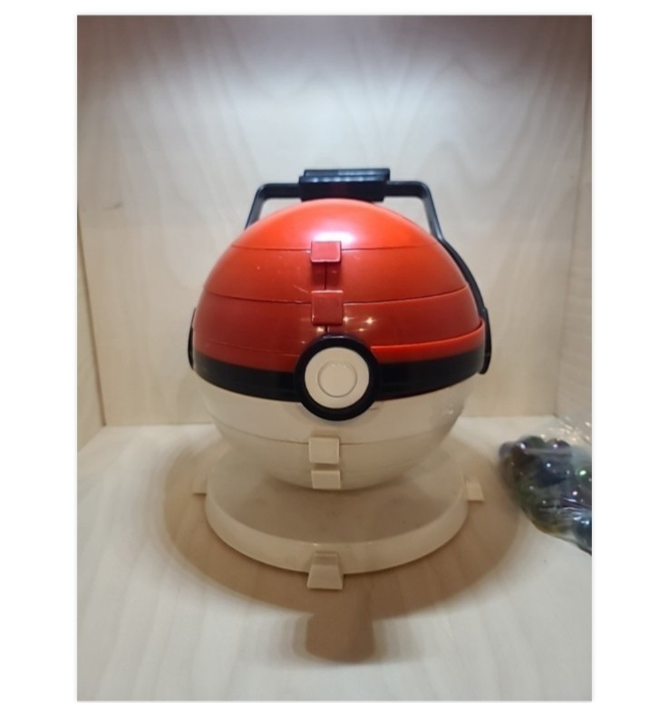 Vintage 1999 Pokémon Collector marbles carrying case w/25 marbles/Orig See Pics