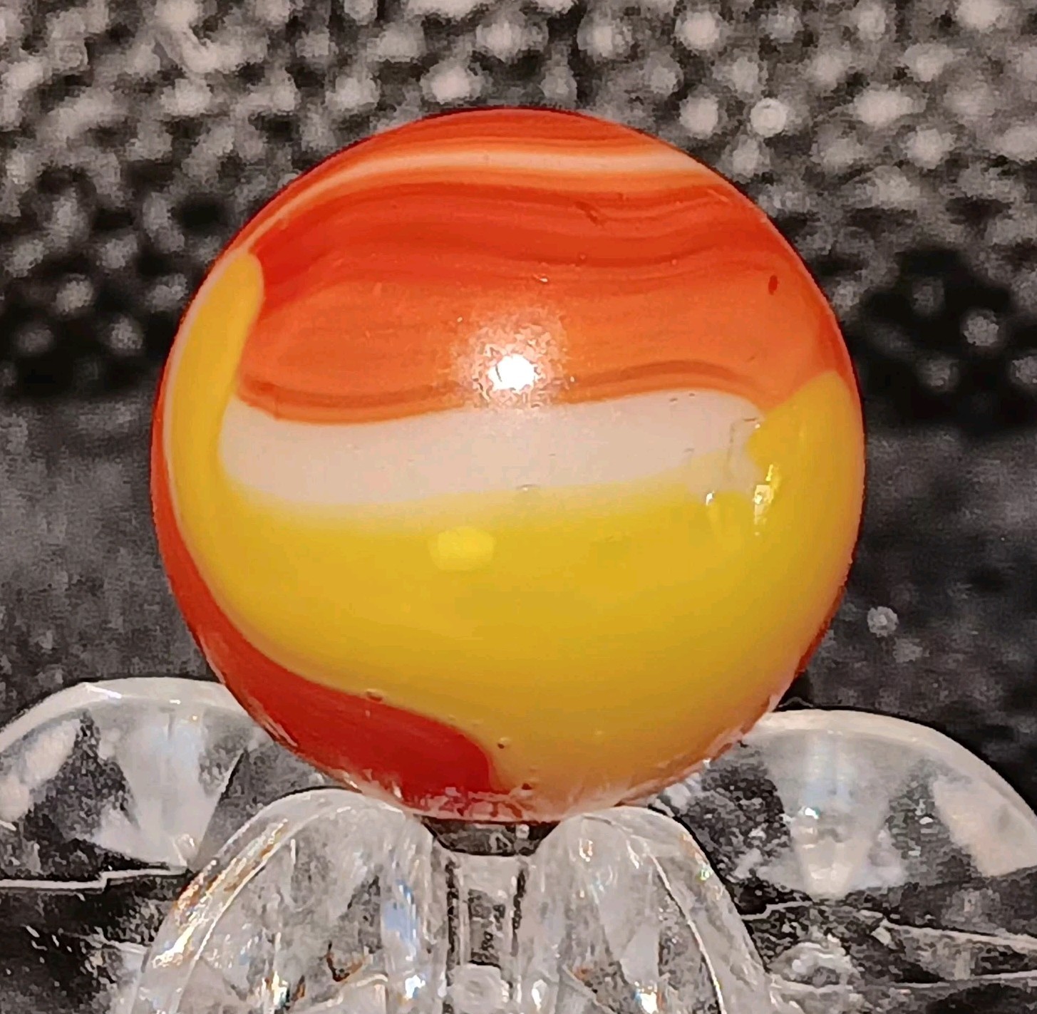 Vintage Peltier Glass NLR “KETCHUP & MUSTARD” Marble. .60″ Nm. Beautiful K&M