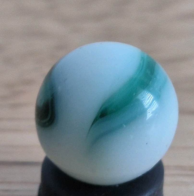 Jabo/Vitro Classic Marble Milk Emerald Swirl Vintage 15.1 mm