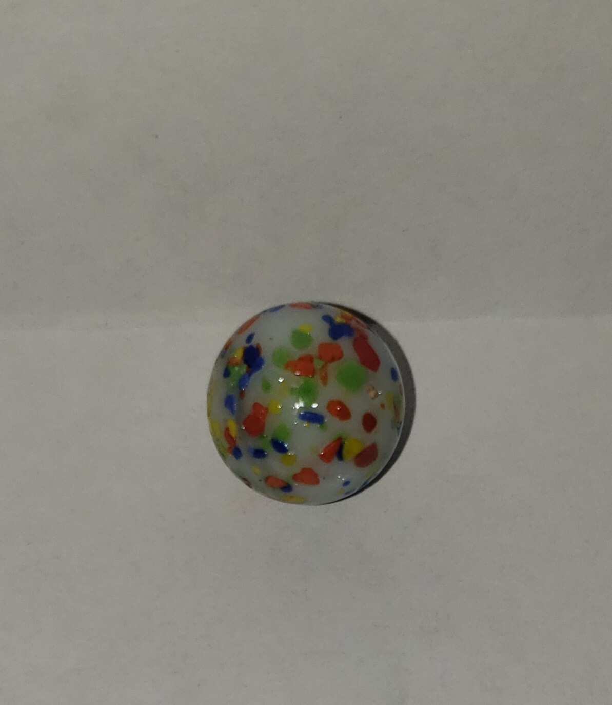 VINTAGE WHITE SPECKLED COLORFUL CONFETTI GLASS MARBLE SEA GLASS? PRETTY