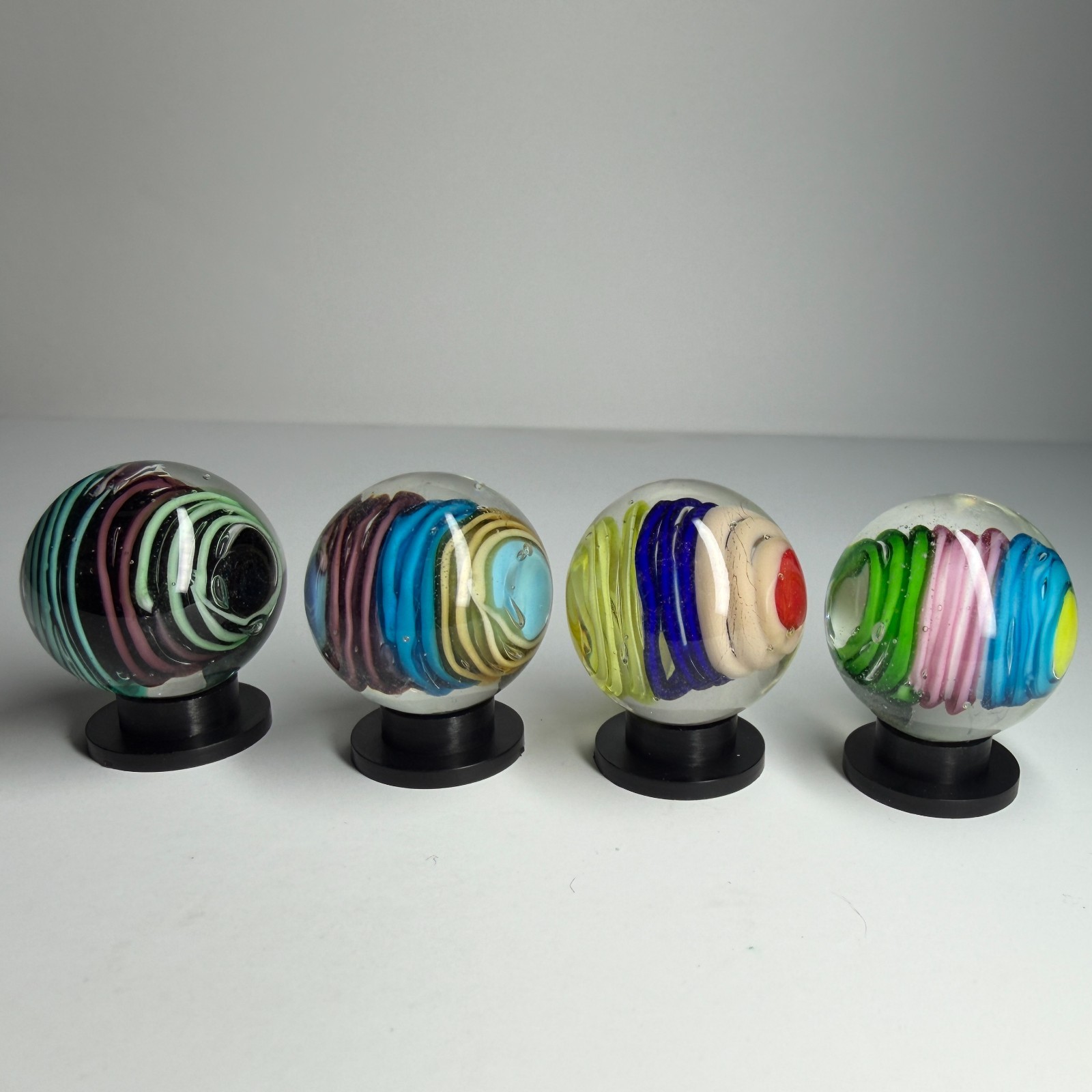 CURLICUE 16mm Handmade Glass Marbles Corkscrew Wire Core Shooters + Stand