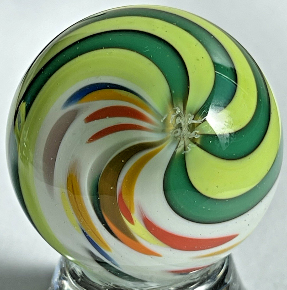 2015 RICK DAVIS MARBLE SIGNED HANDMADE GLASS 1.50″ GREEN APPLE SPRINKLE DELIGHT
