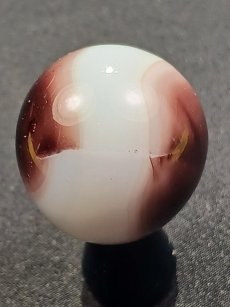 Marble King .93″ Chestnut Brown Pearl White Shooter Near Mnt Serious Marble A385