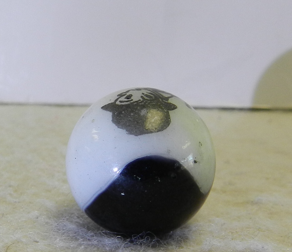 #15887m Rare Peltier Glass Kayo Comic Picture Marble .65 Inches