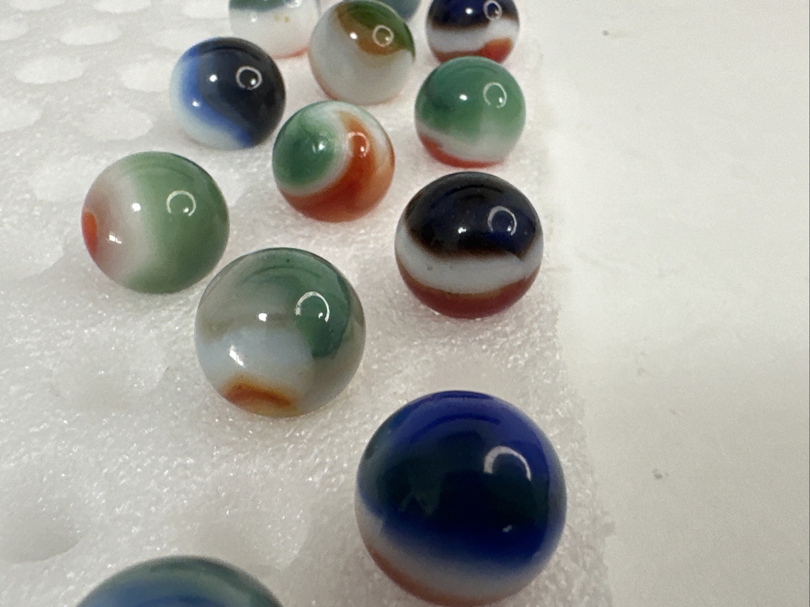 061 Lot Of 14 Exotic Vitro Agate All Reds!