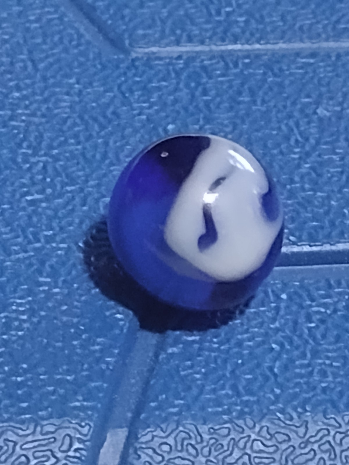 🎁Vintage Blue & White Swirl Marble .62 Very Good Condition
