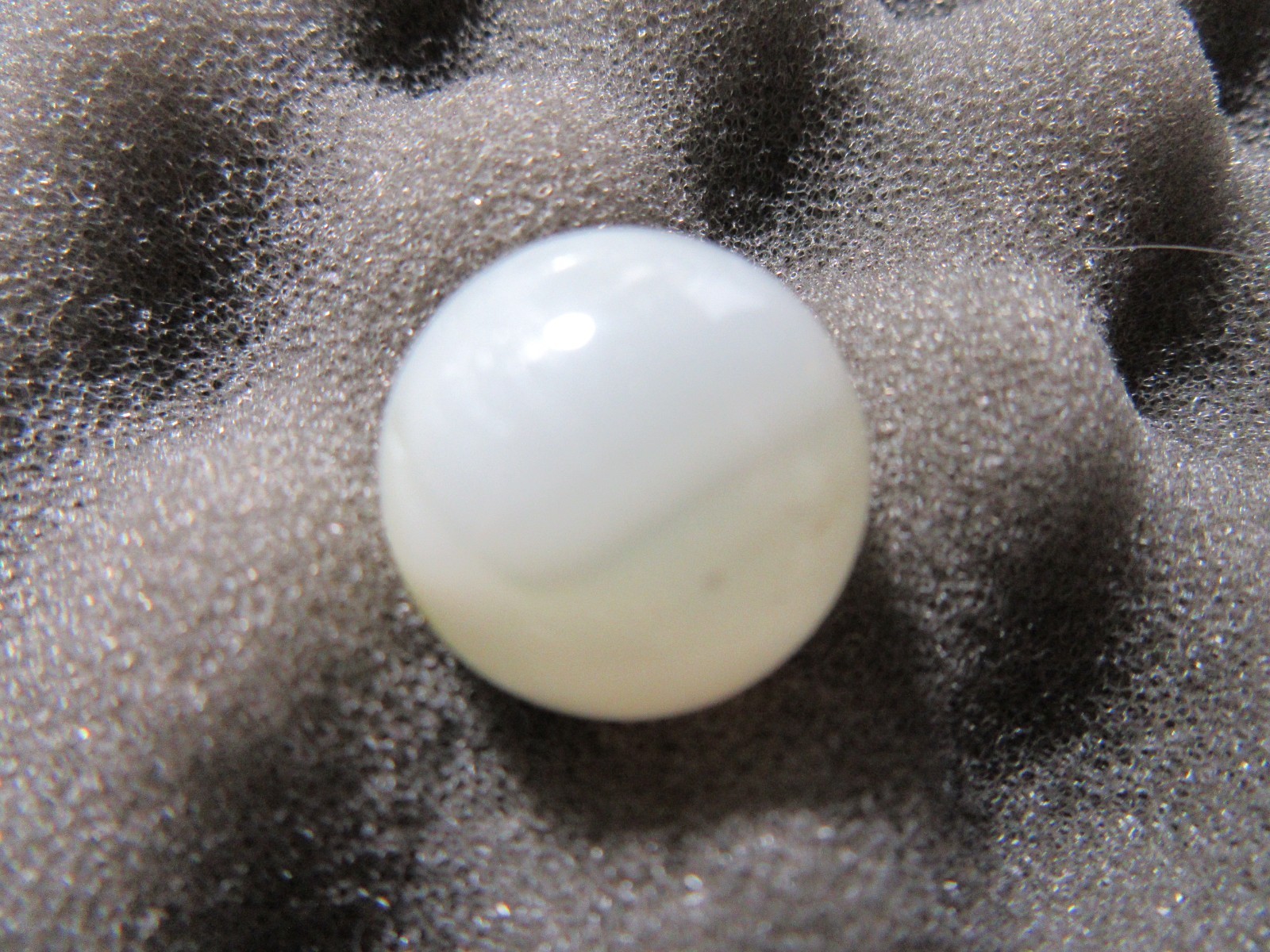 VINTAGE VITRO. Marble has a Blue Heart. w Yellow, White, Pink 21/32″