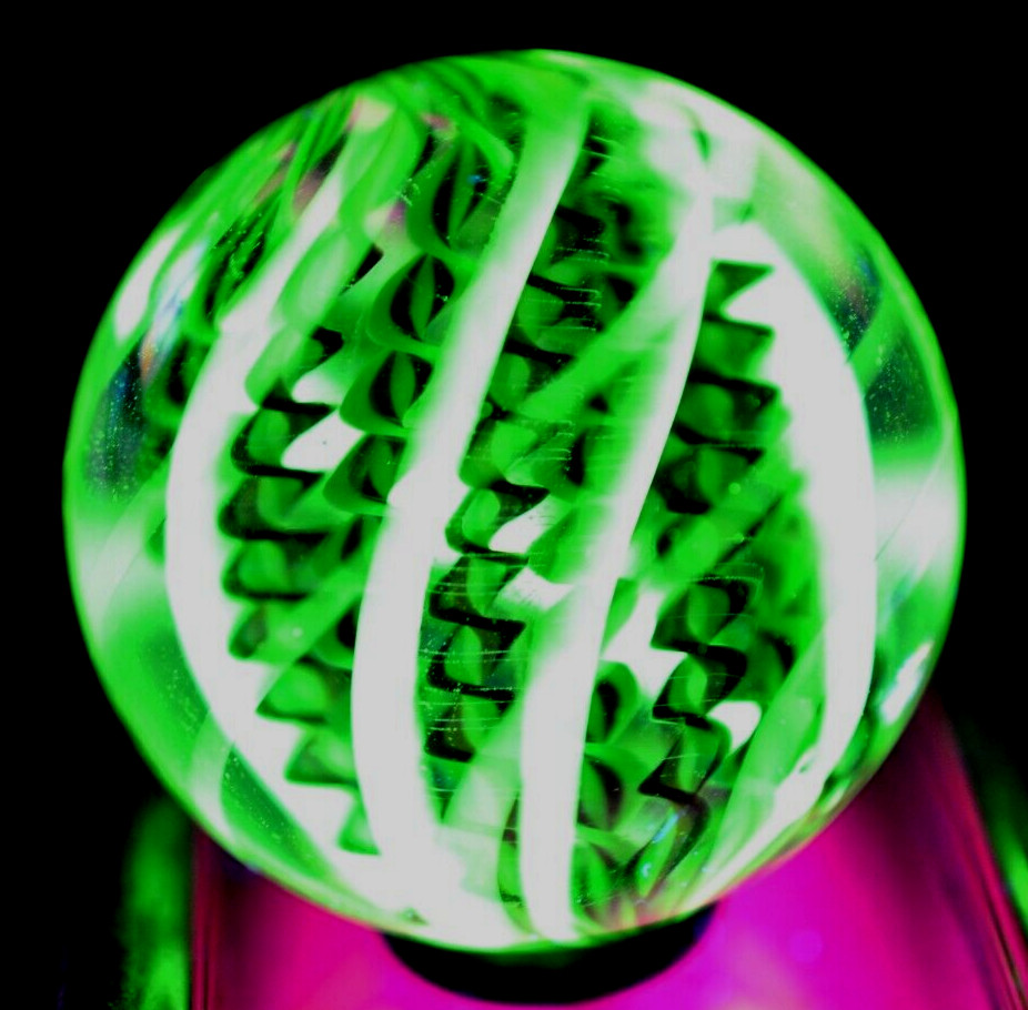 JOSHUA JUSTICE GLASS MARBLE/1.496″-BLACKLIGHT 10 CANE TWIST-2 BL RIBBON SETS