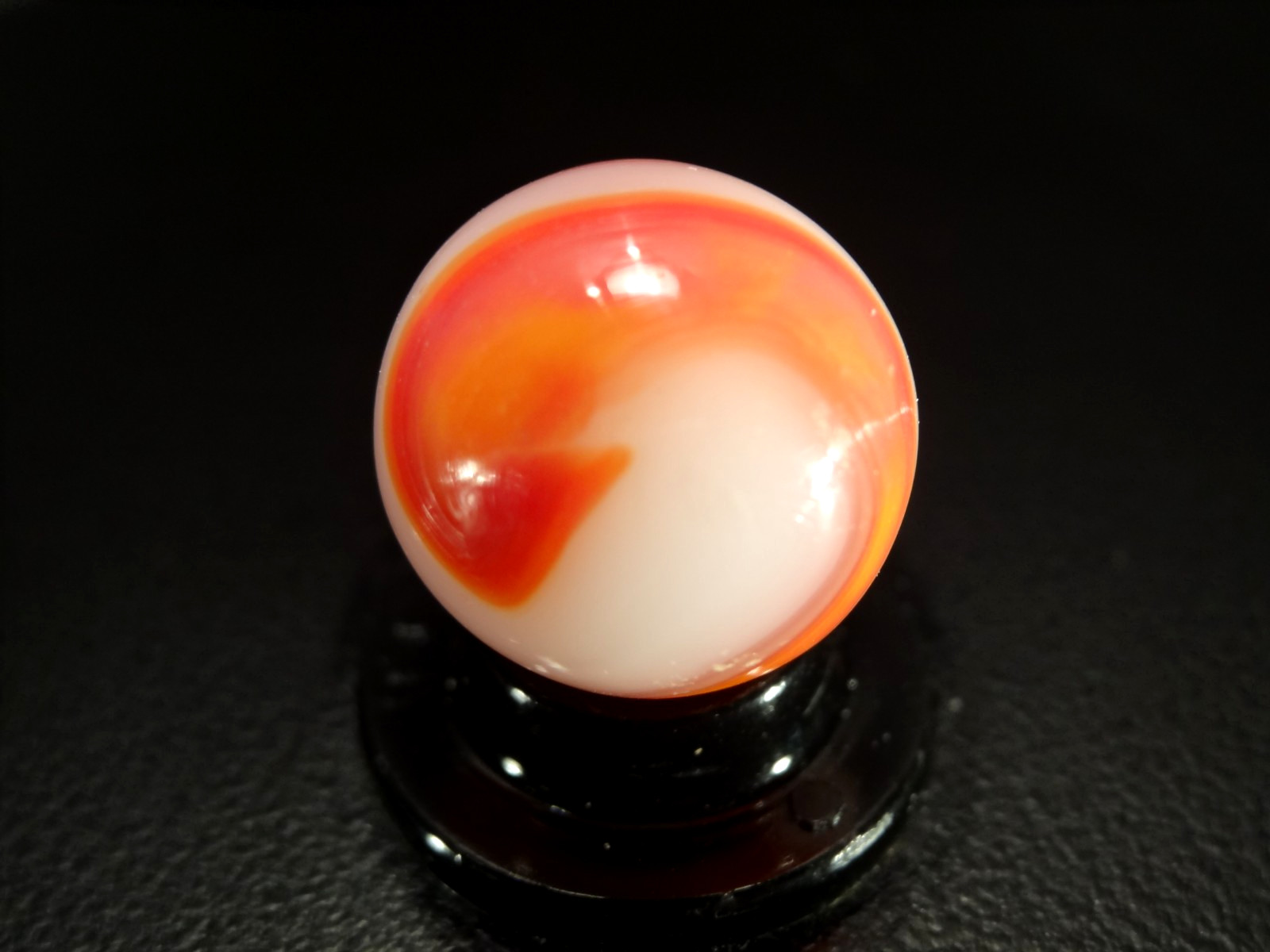 AKRO AGATE BLEEDING ORANGE w/PINK TONES RARE (personal collection) WET MINT