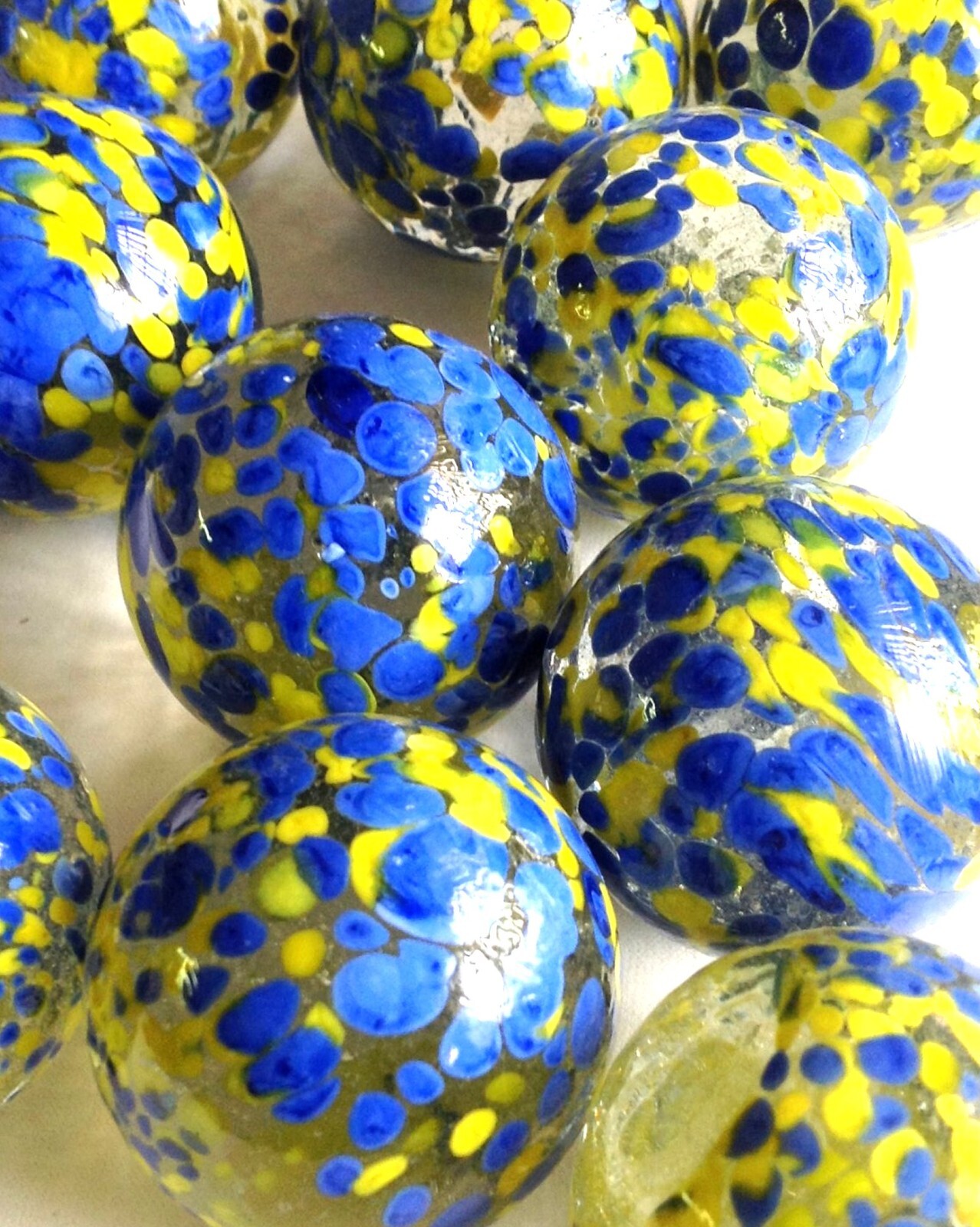 Glass Marbles Game Shooters 1″ – 10 pcs Clear w/yellow & blue spots