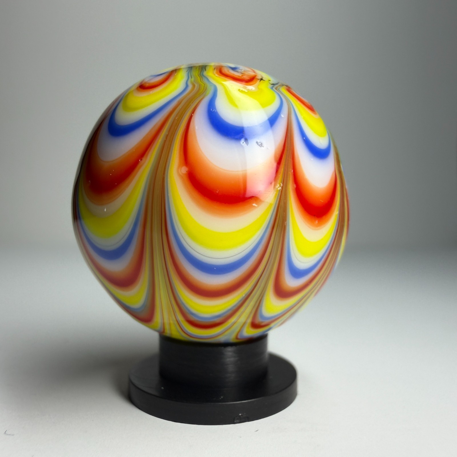 25mm RAZZAMATAZZ Handmade Glass Marbles Large 1″ SHOOTER Superman Colors + Stand